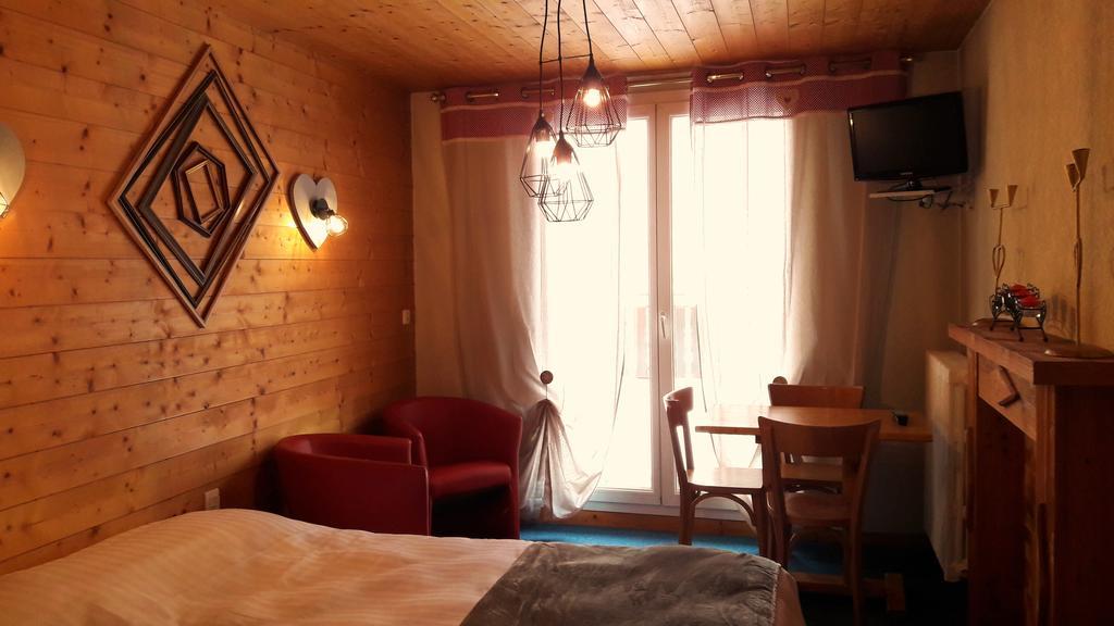 Thônes Hotel Du Midi מראה חיצוני תמונה